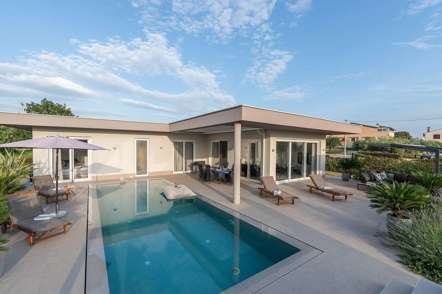 Exquisite Villa Mit Panoramablick Aufs Meer, Salzwasserpool Mit Gegenstromanlage, Bbq Poreč Prázdninový dům