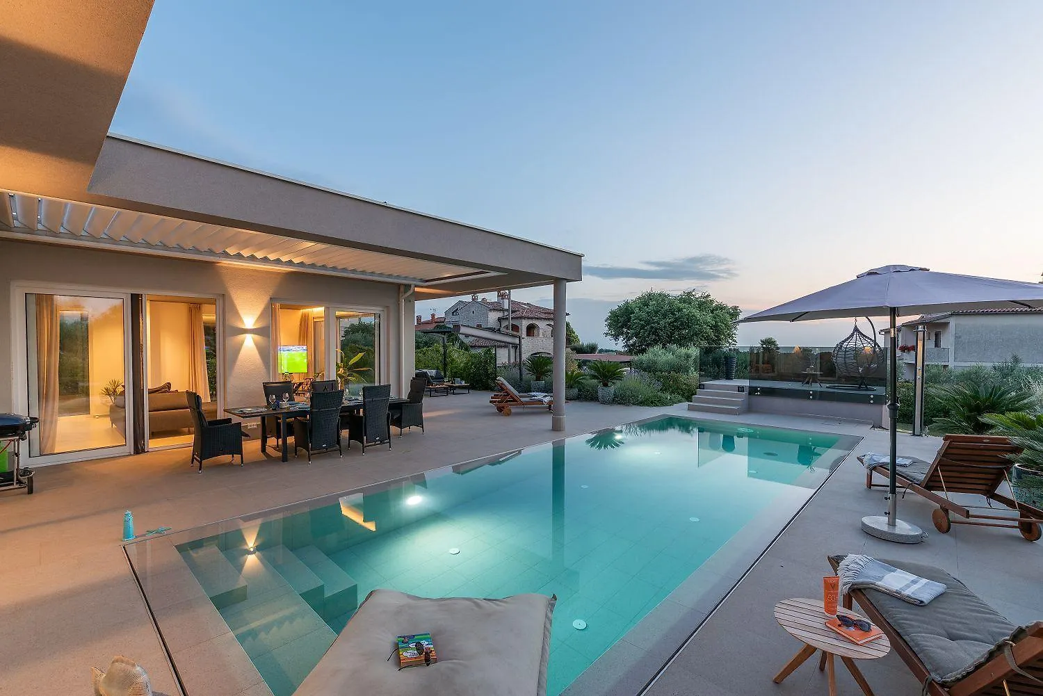 Exquisite Villa Mit Panoramablick Aufs Meer, Salzwasserpool Mit Gegenstromanlage, Bbq Poreč