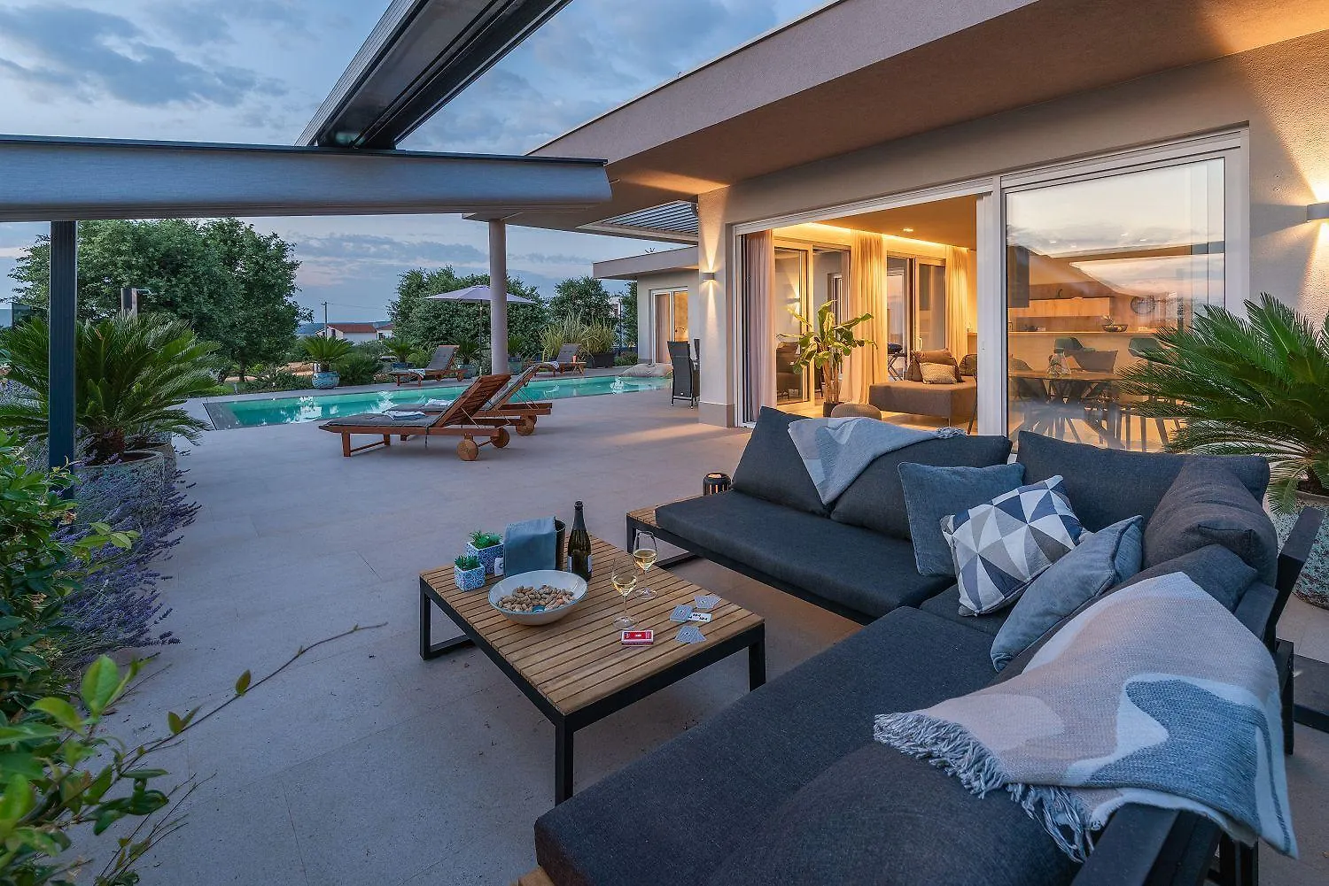 Exquisite Villa Mit Panoramablick Aufs Meer, Salzwasserpool Mit Gegenstromanlage, Bbq Poreč